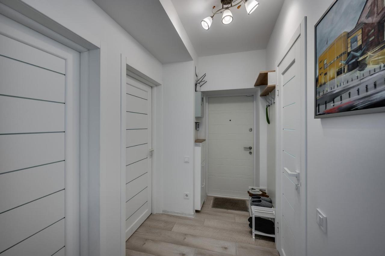 White Apartment Scandinavian Style Zaporizhia Exterior photo