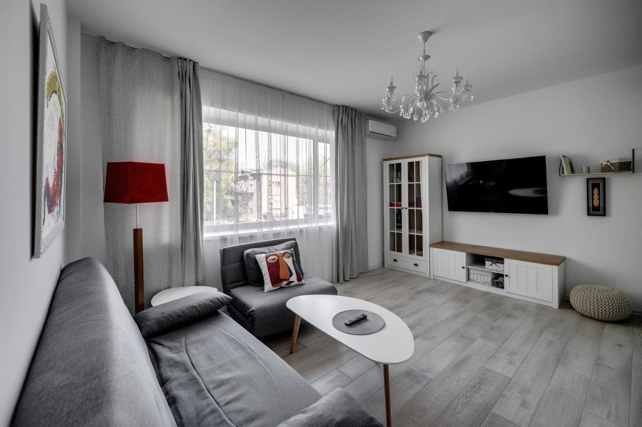White Apartment Scandinavian Style Zaporizhia Exterior photo